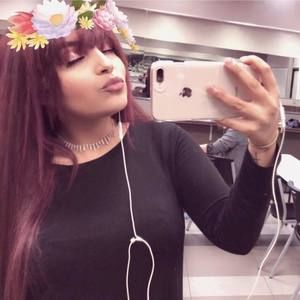 Meet your Posher, Lunaa